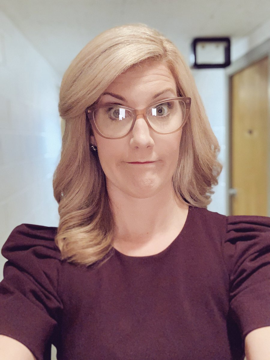 BybeeBito's tweet image. Show over. Glasses on! I can see now! #contactproblems