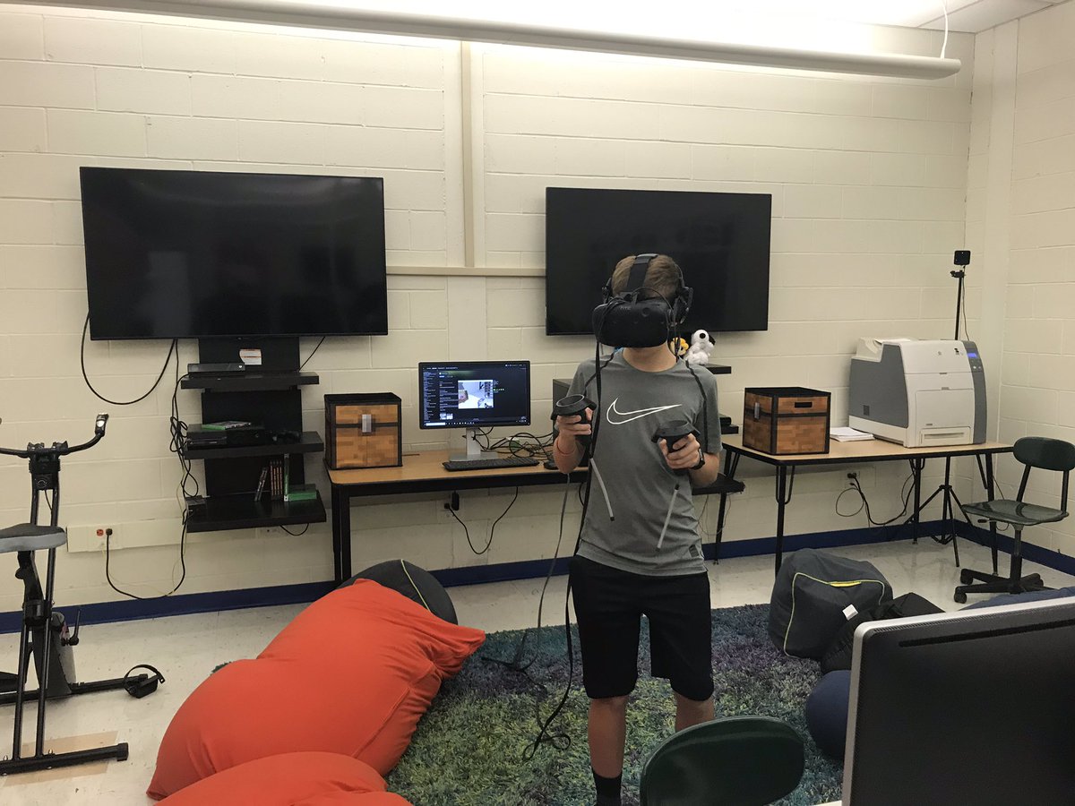 mr_isaacs's tweet image. This is school. @Samsung @htc @htcvive #mixedreality #arvrinedu #xr4c @g4c