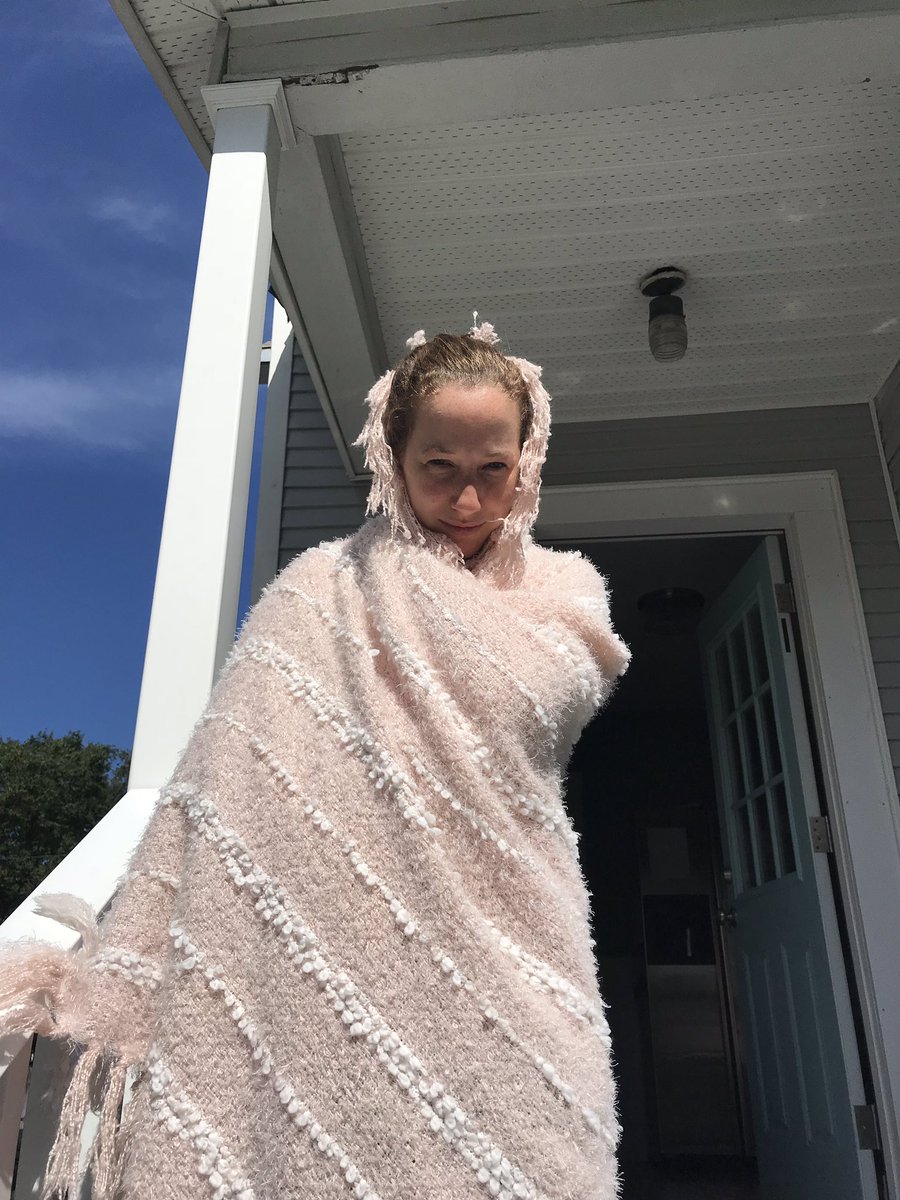 Kryptik_Kat's tweet photo. How I want to be walking around on this chilly day #koldkat #blankat https://t.co/3cp7fneDQj