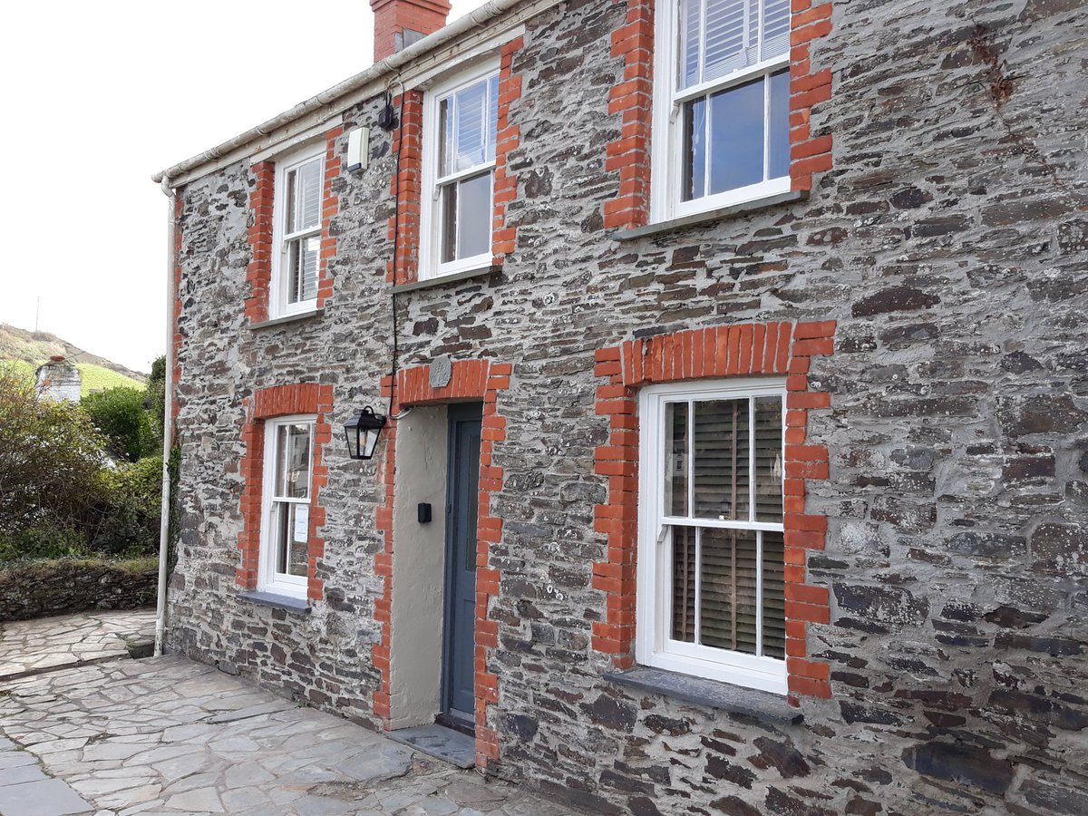 TeamScoffield's tweet photo. Love this place but i'm not waiting two weeks for an appointment to see the Doc @DocMartinOnline #portween #portissac #cornwall❤ https://t.co/sSNzT8x4Nn
