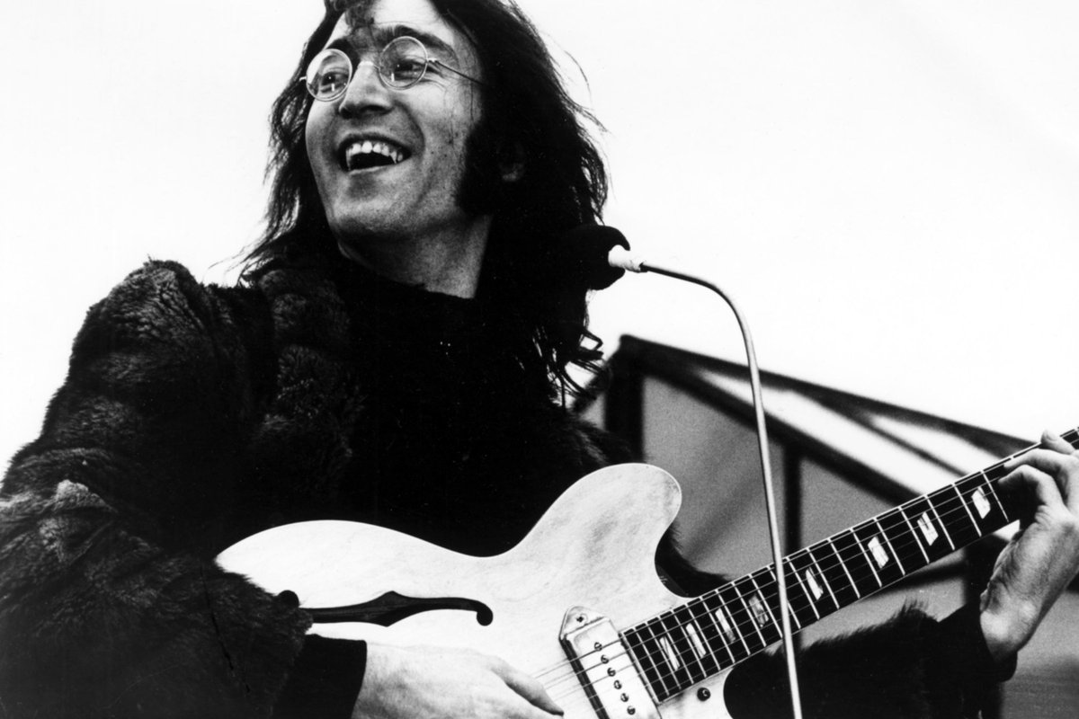 AdviceByThSlice's tweet photo. "My role in society, or any artist's or poet's role, is to try and express what we all feel. Not to tell people how to feel. Not as a preacher, not as a leader, but as a reflection of us all." - John Lennon https://t.co/12qWQqggGj