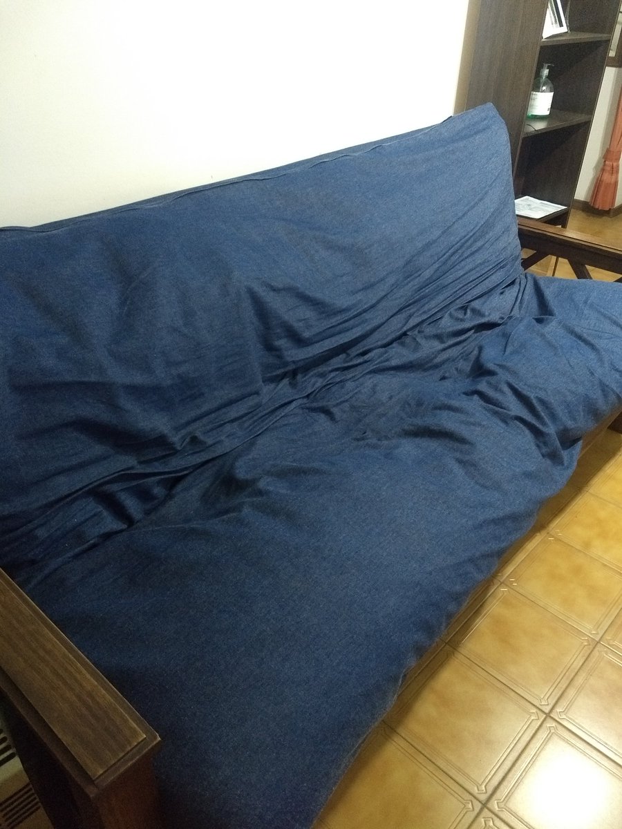 eze9252's tweet photo. @VivireNuevaCba Vendo futón de 3 cuerpos + mesa ratonera. $3000 https://t.co/ol5OK2GqdM