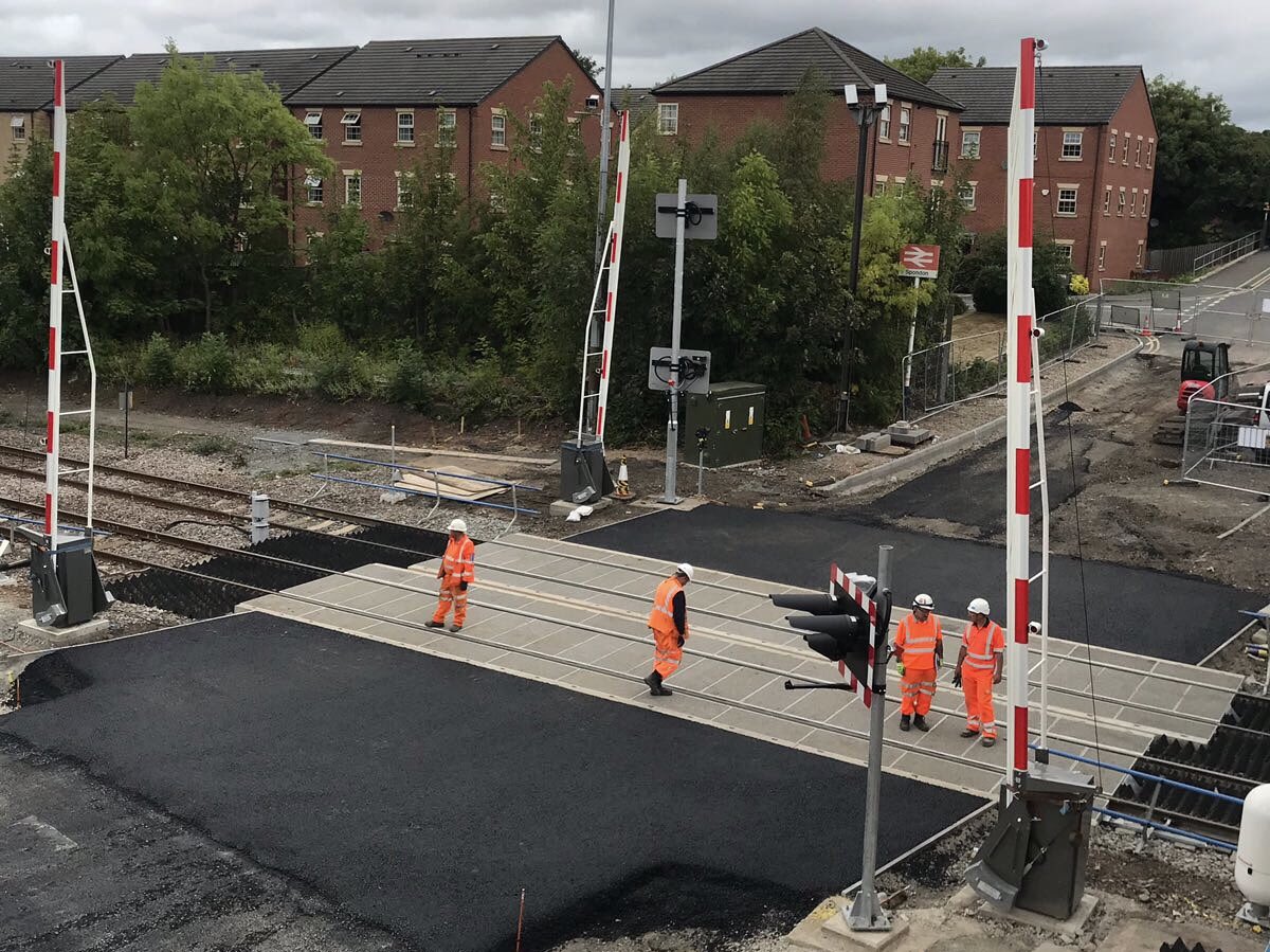 CRCivils's tweet photo. The difference 3 months can make 👉🏼 Spondon Level Crossing’s upgrade! 👏🏼🚧 #levelcrossing #roadalignment #railway #groundworks #surfacing #civilengineering #transformationthursday https://t.co/yVon8McMCr
