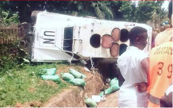 africlandpost's tweet image. UN truck that overturned in Congo was carrying illegal minerals. Wonder why they have been there for 30 yrs n fighting continues, wonder who keep supplying rebels with weapons to keep the fightings, do you know who funds UN? As long as Africans keep seaking solution from outside