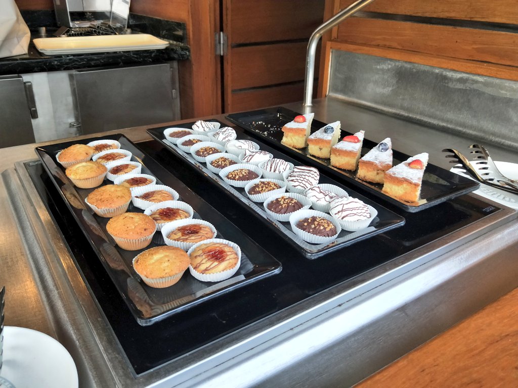 1lovdisney's tweet photo. ヨットクラブ専用エリアにある18階バーのちょっとした食べ物たち
#msc #mscsp #mscsplendida https://t.co/u6W9XUYKoP