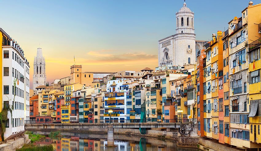 DeUniversitat's tweet photo. Welcome,

Come of Erasmus to the #UniversitatdeGirona (@univgirona) .
Sport, beautiful city, Costa Brava and Mediterranean cooking near yours.

Encouraged and come to #Girona! https://t.co/Mx0hbfkh4O