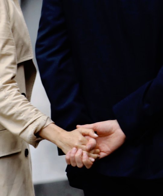 The new standard of 'holding hands' as defined by Harry and Meghan. #RoyalTourAustralia