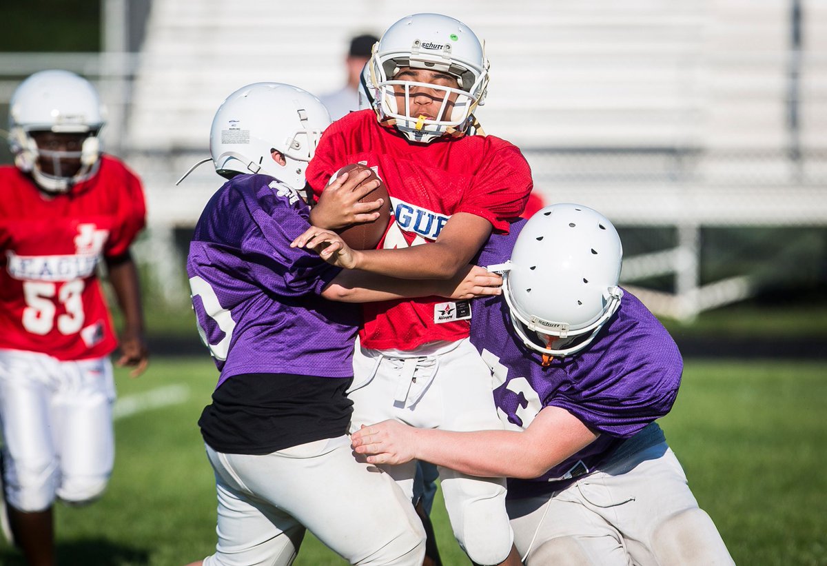 projecthighfive's tweet image. Safety concerns have impacted the decisions that parents make about football and the way coaches practice. Are Muncie kids still interested in playing? It's a tough question. buff.ly/2QSxCj2