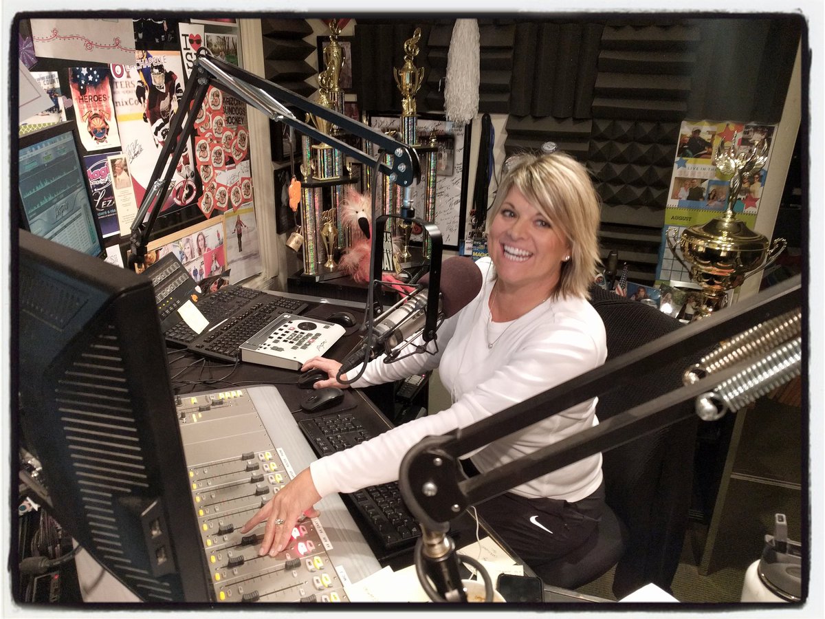 MattSantosAZ's tweet photo. Had a blast in studio this morning w/ @Leza_Live at @Magic991 #MorningShow #MorningRadio https://t.co/BcOtMJb0QM