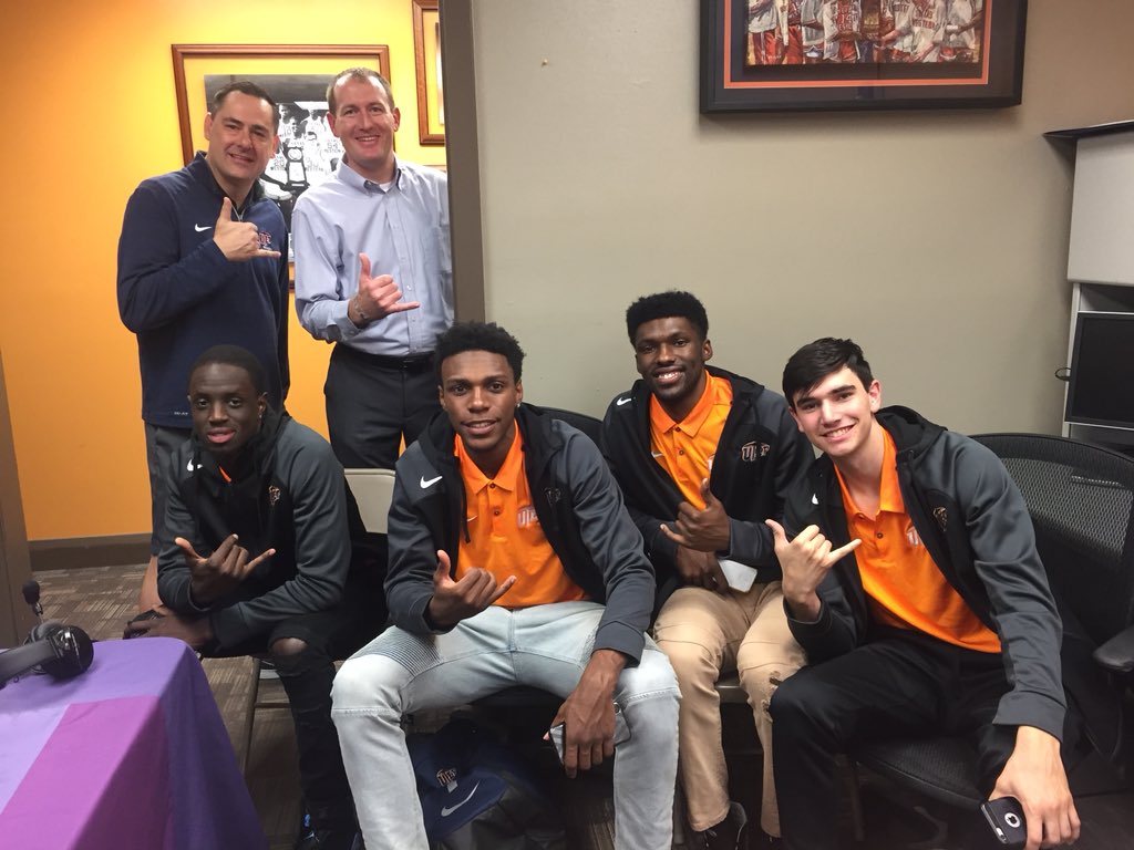 UTEPMBB's tweet photo. Our players at the #UTEPHoops Season Ticket Pickup Event this morning, GO MINERS π€βπ
#NewEraUTEP
#JoinTheMovement https://t.co/U6jr6BKDgf