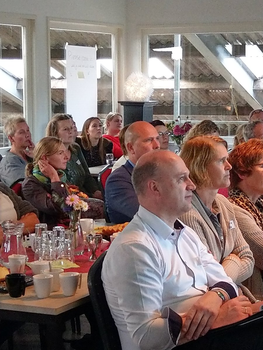 profarmproject's tweet photo. Lekker druk / 'very cozy and crowdy' at the #Dutch Scale Up Event of the. .@profarmproject https://t.co/Fv5YAsX7Ax