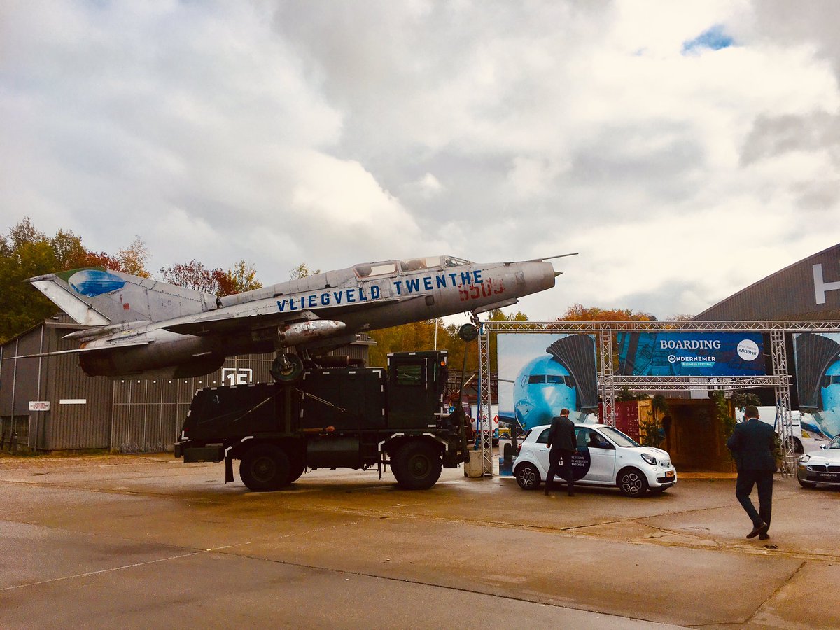 Inspirerend Business Festival Twente op unieke locatie <a href="/VLVTwenthe/">Vliegveld Twenthe</a>, mede dankzij <a href="/helgavanleur/">Helga van Leur ☀</a> 🌪 en andere top sprekers. #strategie #innovatie <a href="/MKBTwente/">MKB Twente</a> <a href="/Ondernemen053/">Ondernemersloket 053</a>