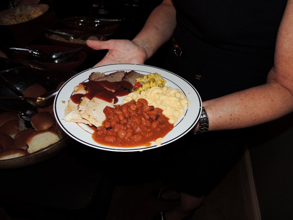 RibTickler84's tweet photo. What's the first thing you're eating out of this plate?! ๐ณ๐คค
#TasteTheDifference #TheRT #TheORT #TheOriginalRibTickler #Food #Lunch #EAT #Texas #BBQ #Catering #Tomball #HTX https://t.co/MkAVYjm18J
