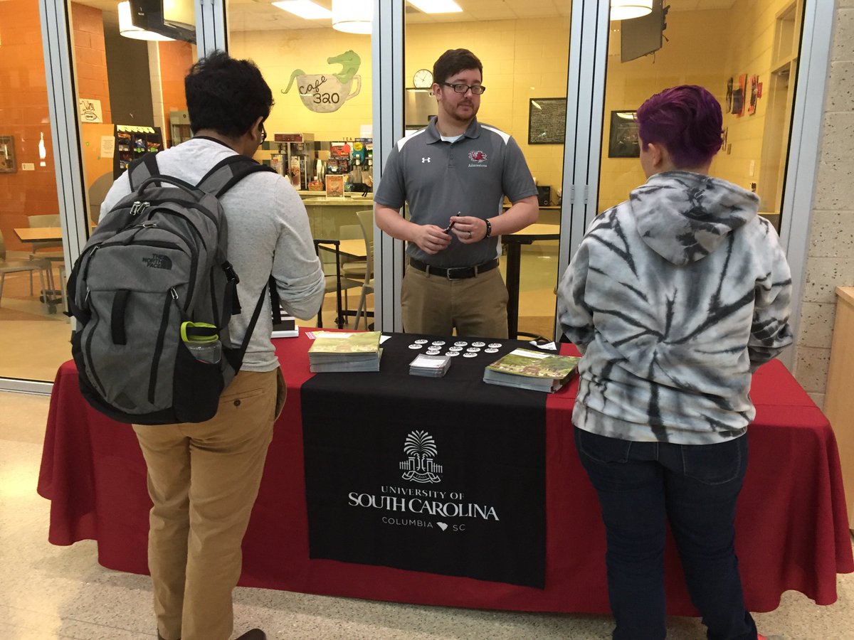 RBHSCounseling1's tweet photo. A big S/O the all the College Admissions Counselors on campus today, not only helping our seniors with their apps, but also providing info to our underclassmen! #ThankYou #BeInformed #UsWeRB #CAMSC2018 @SCCANGO https://t.co/jsqzLeSDFV
