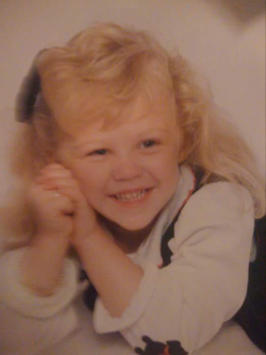 Caitlin_Susanne's tweet photo. So just realized I've reverted back to the original Caitlin hair cut 😂 #bangbangs https://t.co/Iy52OCQQAT