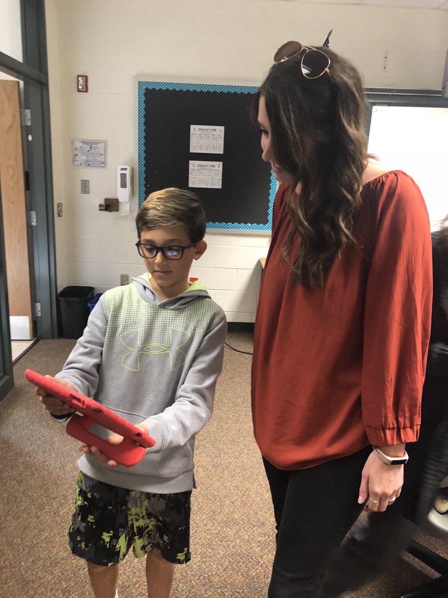 Thank goodness for students helping the teachers learn. #InThisTogether #SeldensGeniusBar <a href="/SeldensLanding/">seldens.landing.es</a> <a href="/MissHaskins5th/">Miss Haskins</a> <a href="/MrsWojick/">@mrs_wojick</a>