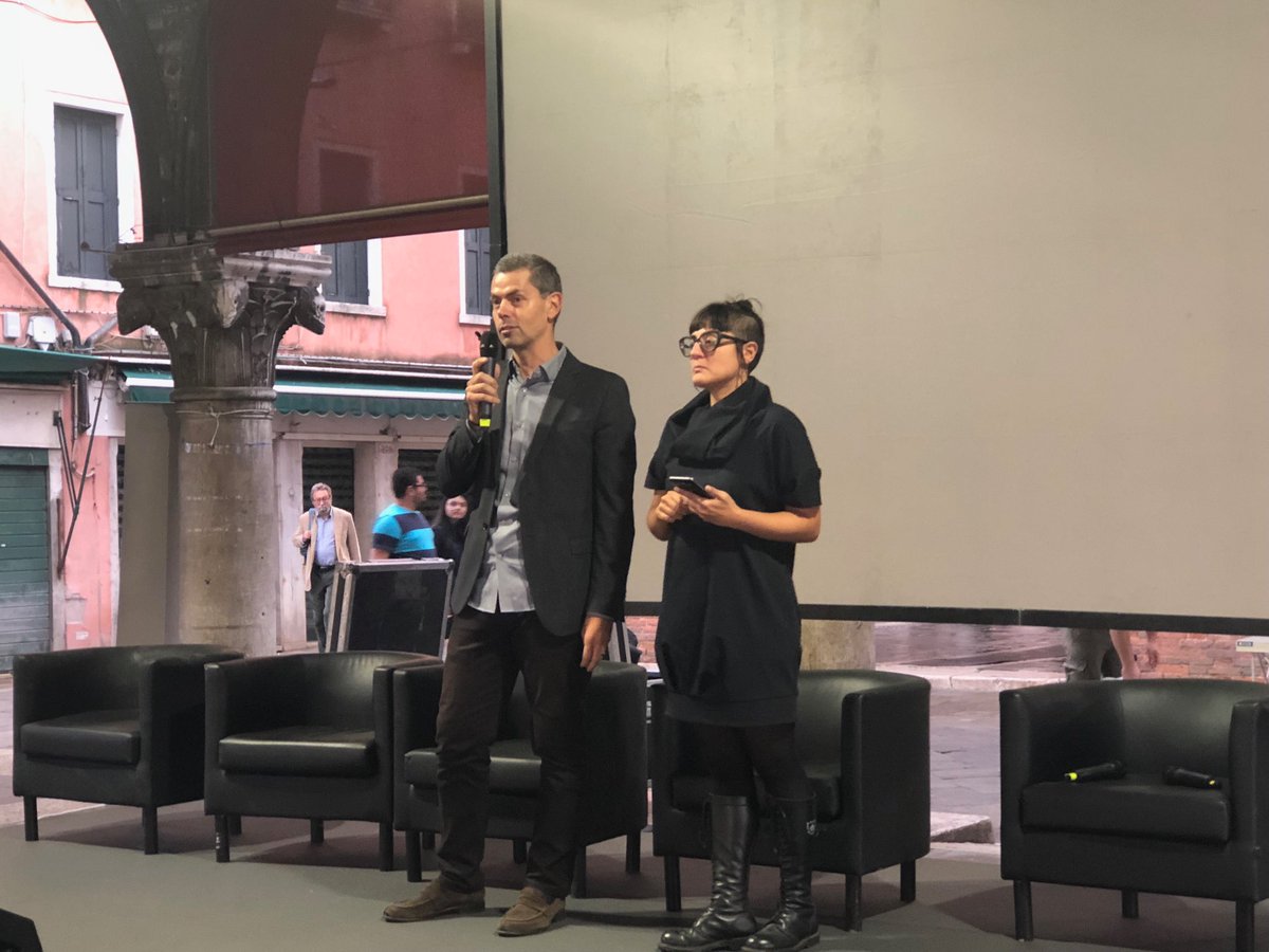 flipparini's tweet image. ⁦@PenelopePixel⁩ con#marvotrevisan presenting #humanarchitecture in lovely Rialto#datato thepeople ⁦@plusvaluetweets⁩