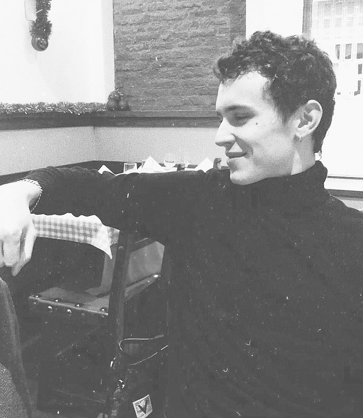 𝗹𝗼𝘃𝗲𝗿𝘀 𝗂𝗇 𝗍𝗁𝖾 𝙣𝙞𝙜𝙝𝙩, 
𝗽𝗼𝗲𝘁𝘀 𝗍𝗋𝗒𝗂𝗇' 𝗍𝗈 𝙬𝙧𝙞𝙩𝙚,
—————— ✦
𝗐𝖾 𝖽𝗈𝗇'𝗍 𝗄𝗇𝗈𝗐 𝗵𝗼𝘄 𝘁𝗼 𝗿𝗵𝘆𝗺𝗲 𝖻𝗎𝗍 𝖽𝖺𝗆𝗇 𝘄𝗲 𝘁𝗿𝘆.