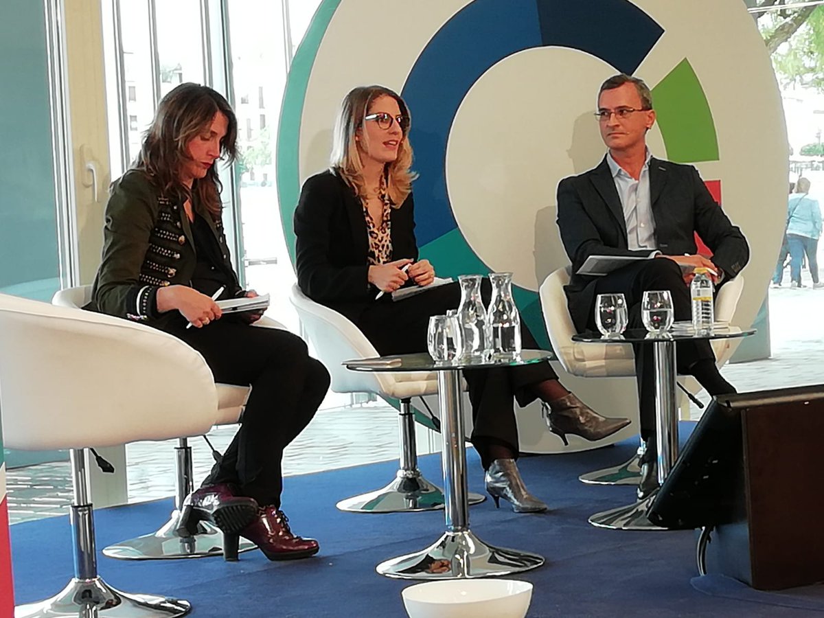 No podemos creer que la #transformaciondigital es gratis, ni que nuestro  producto tiene un target completamente global. Tenemos que aprender a  segmentar y a vender nuestros valores, conociendo su coste. Mesa de  comercio y marketing en Congreso de #comerciointerior #Andalucia