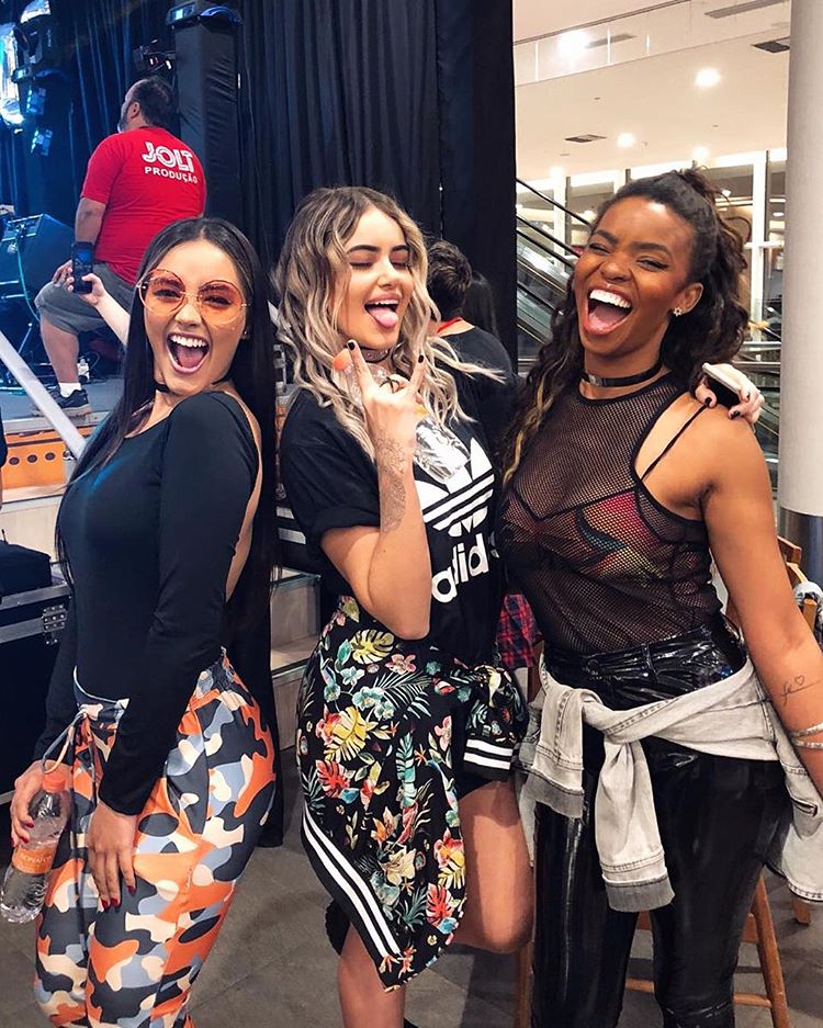 bolinhojs's tweet photo. #TalvezUmDiaEu veja minhas meninas sendo reconhecidas, fazendo turnê pelo mundo, entrevistas, agenda lotada, músicas novas e principalmente sem haters. Amém
@ravena_oficial #ravenaneles #voaravena #conhecaravena https://t.co/7o6GrqwEcE