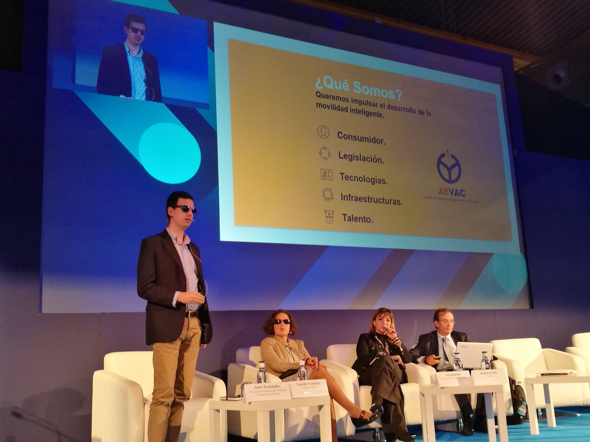 smovingforum's tweet photo. Muy interesante la presentación a cargo de Aitor Fernández, de la Asociación Española del Vehículo Autónomo Conectado (AEVAC), sobre la importancia de la movilidad autónoma y su impacto real en el bienestar de la sociedad | #SMoving18 https://t.co/PEVrmmFznS