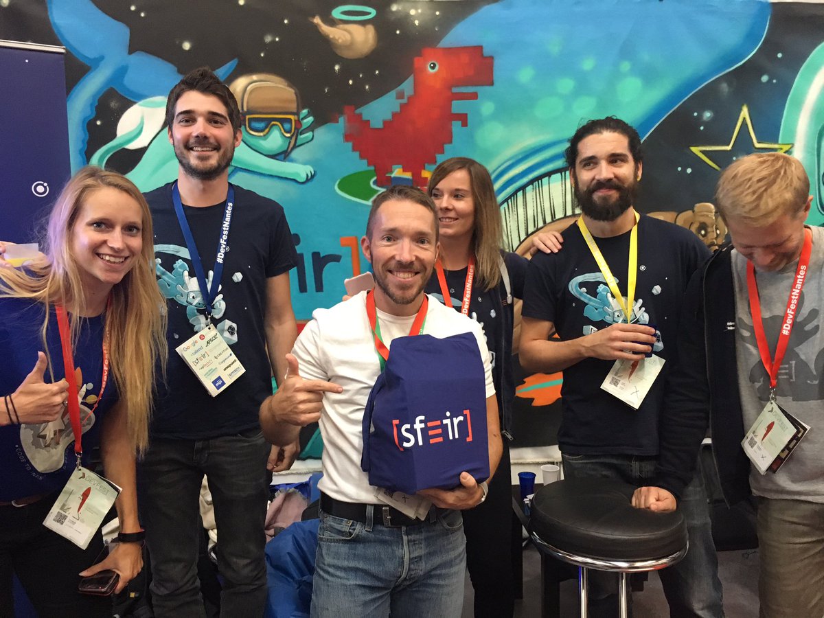 SFEIR's tweet photo. Félicitations à @sylvainleray qui remporte le #SFEIRPack du jour au #DevFestNantes ! 🎁✌️
Tentez votre chance demain pour gagner notre welcome pack d’une valeur de 300€ ! https://t.co/xozwnPyqKw