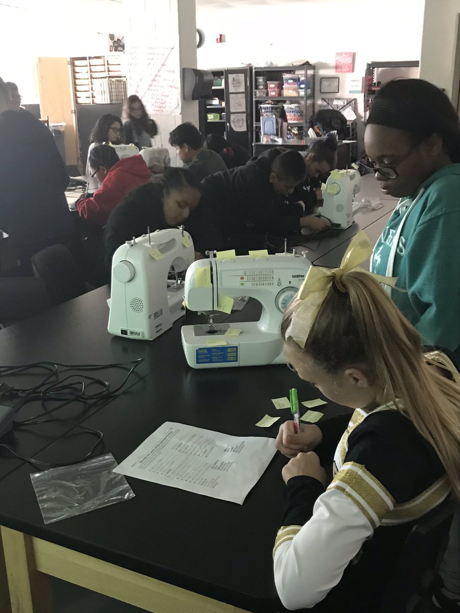 msb_fcs4life's tweet photo. FCS 7 labeling the parts of a sewing machine. #MPMSsponge #familyandconsumersciences https://t.co/3amBwmWbWI