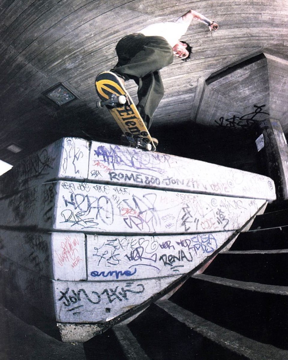 Long_Live_SB's tweet photo. Kris Markovich - back 180 nosegrind from ‘98, 📸 - #AndyHorsley for #Sidewalk Magazine. #krismarkovich #longlivesouthbank #llsbdonate https://t.co/CRtKq4Srsy
