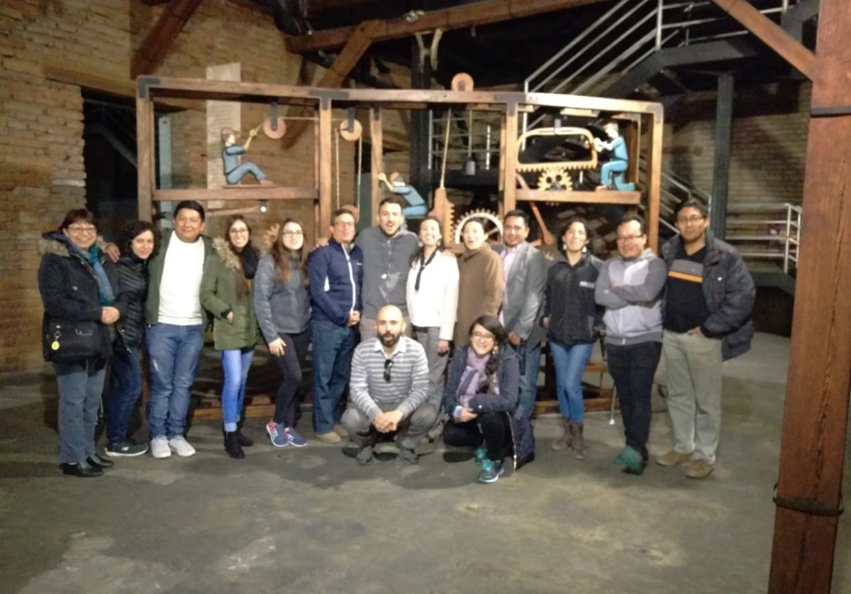 ViveimPROS's tweet image. Agradecemos a @EPNEcuador por difundir la experiencia #ImproLAB entre sus docentes, y al @MICmuseoQ por facilitarnos el espectacular espacio.  Nos encanta compartir esta poderosa herramienta con científicos y académicos apasionados por no dejar nunca de aprender. #Impro4Life