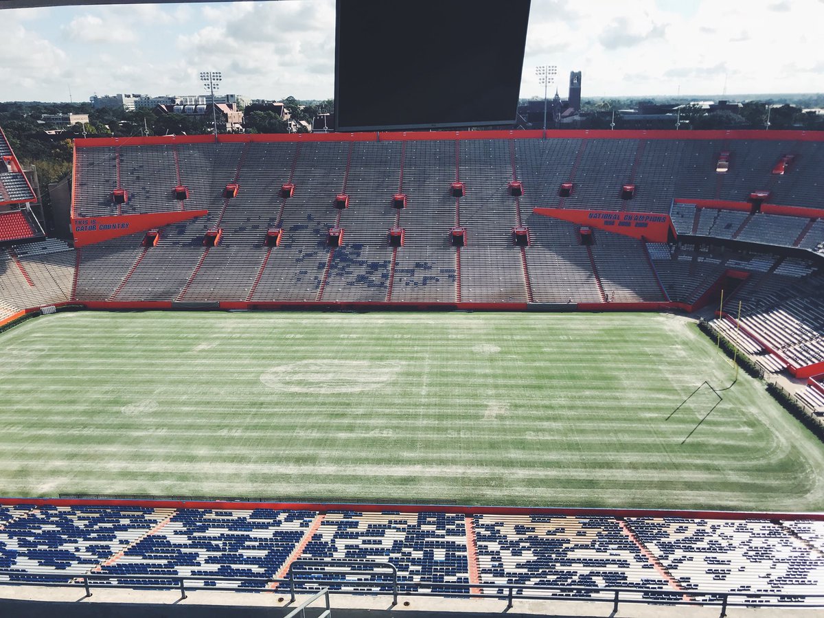 MarissaDonahue1's tweet photo. Great views at the @UF Benefit and Wellness fair! 🐊Ready to take on this flu season now that I have my #FluShot. Thanks @ufshcc! https://t.co/krU8MD1Kak