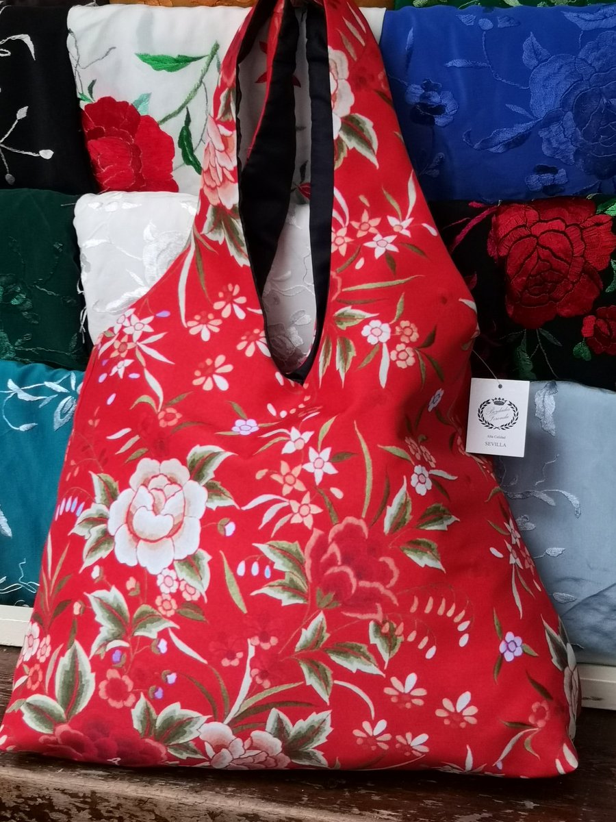 Bolso de flores estampadas en diferentes tonalidades #Foronda #mantonesForonda #sevilla #moda