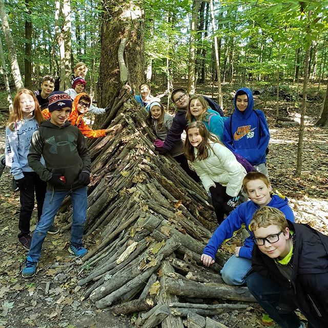 MrCutshall's tweet image. Shelter building. #CAMPRULES #iwillsurvive ift.tt/2CQpmMP