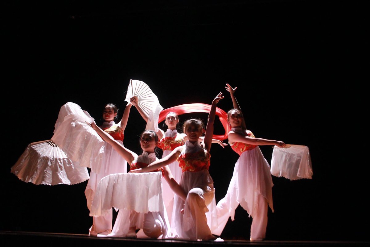 Winnie_yiwu's tweet image. 10 days away from the 3rd Traditional Chinese Dance Show! Counting down! Something else to look forward to after Homecoming! 
@MoStateGlobal @MissouriState @SpringfieldCVB 
More information:⬇️
facebook.com/events/2304108…