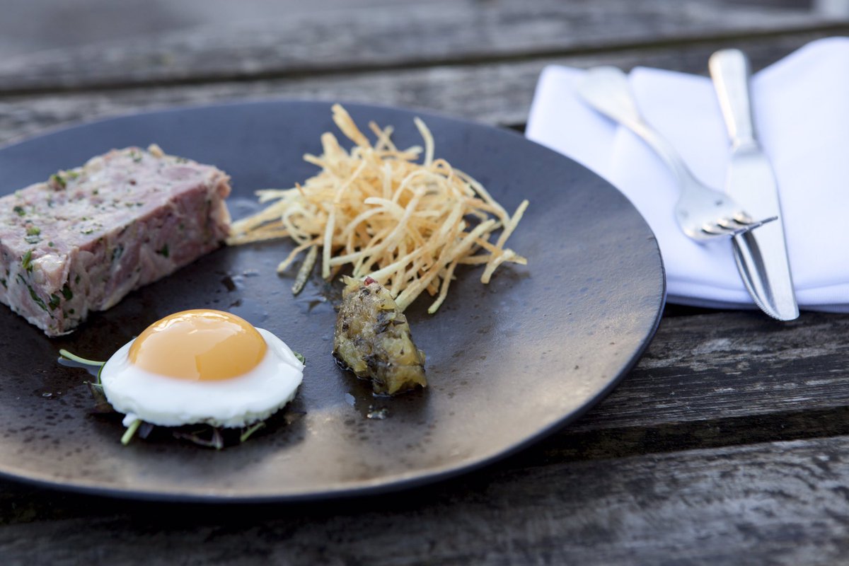 TheFontmell's tweet photo. 📢Calling ALL fans of The Fontmell

Get, Set &amp; VOTE for @TheFontmell @food_mag Food Reader Awards are open...
#Nominate us for the
Best Foodie Pub
Vote 👉https://t.co/vqt15nJC9M
RT with lovers of #HeadChef Tom's cuisine
#LoveLocal #EatLocal #DrinkLocal #TheFontmell https://t.co/BxMahznu4O