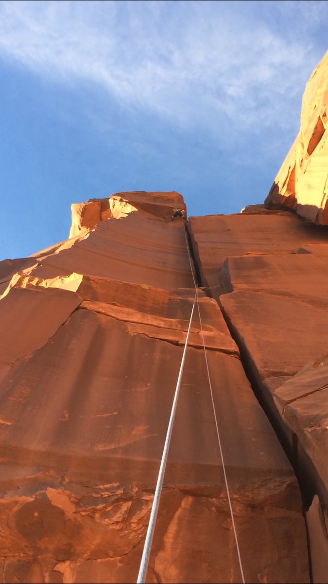 Pamela_Pack's tweet photo. “Rezentful” (Onsight FA) 45 meters of offwidth. The crux 80’ of armbars may leave you feeling “Rezentful” — on the Rez Wall in Indian Creek @Sportiva @dmmclimbing @maximropes @frictionlabs https://t.co/hHrDzUHZhK