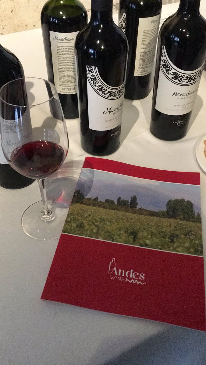 BlogHedonista's tweet photo. 1a. Feria de #vinos #argentinos 35 etiquetas del #valledeuco #mendoza En #roc35 #AndesWine2018 #umamilovers #andeswine https://t.co/VNKGLCbMcr