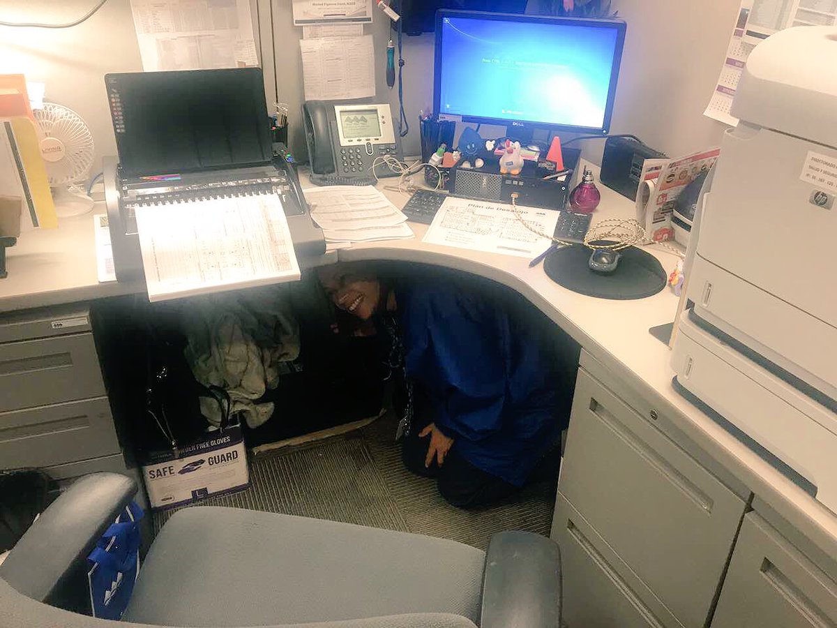 AcueductosPR's tweet photo. [Ahora] Personal de la #RegiónOeste en #Mayagüez participan del simulacro #GranShakeOutPR donde ponen en práctica los adiestramientos y consejos ofrecidos por @NMEADpr en caso de un #Terremoto #AAAparaTodos #UnEquipo https://t.co/f2bEudTwbP