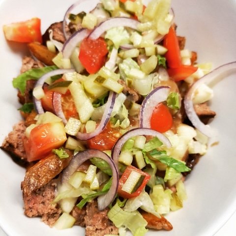 CurbsideBurger's tweet photo. Serving up a food truck favorite today - CHEESEBURGER POUTINE.
You MUST try it! #HamOnt #tasteofhamilton #ottawastreetbia #eatdrinkenjoy #comfortfood #hamiltoneats #poutine #cheeseburgerpoutine https://t.co/xrMHNrLBG9