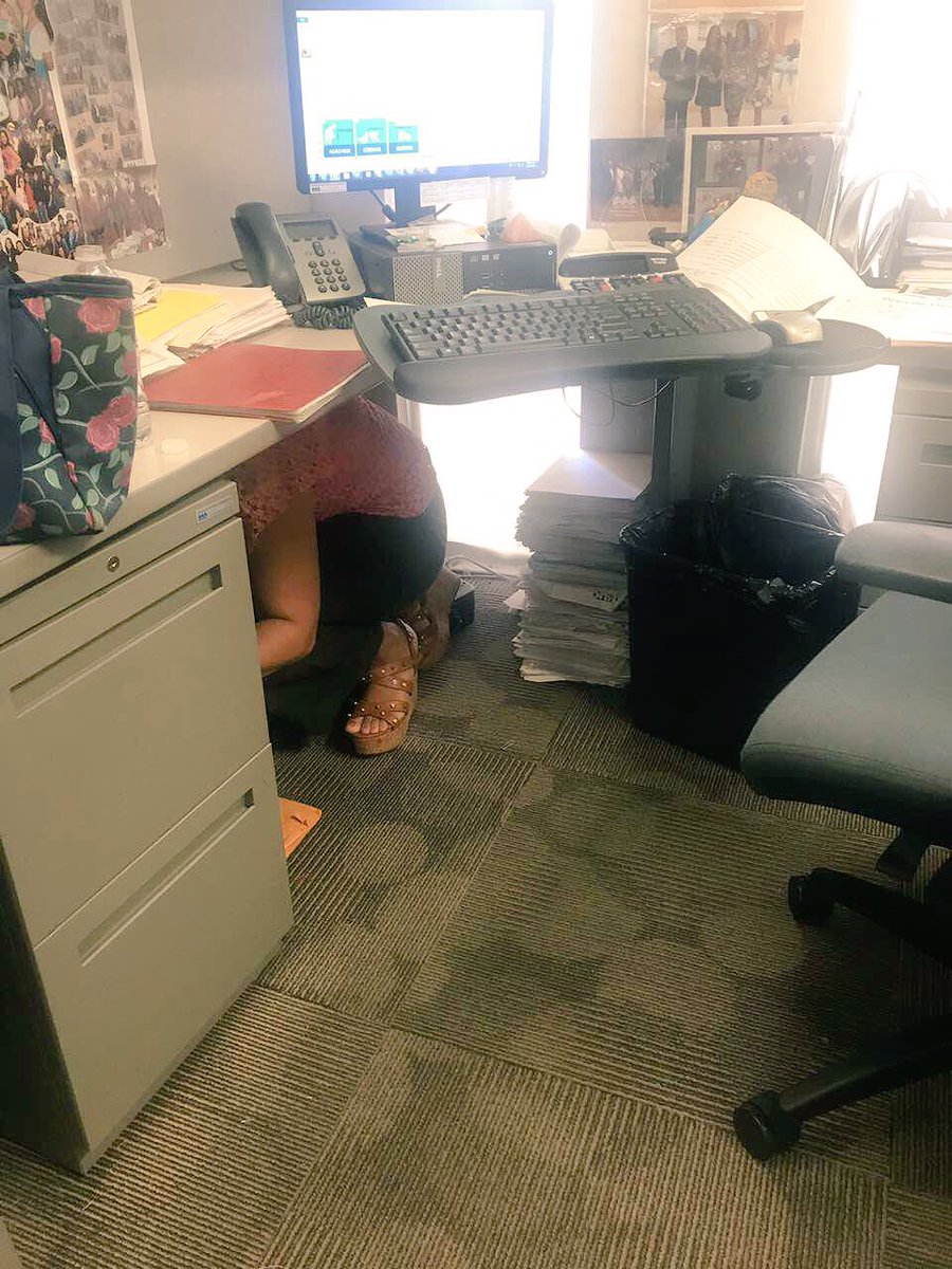AcueductosPR's tweet photo. [Ahora] Personal de la #RegiónOeste en #Mayagüez participan del simulacro #GranShakeOutPR donde ponen en práctica los adiestramientos y consejos ofrecidos por @NMEADpr en caso de un #Terremoto #AAAparaTodos #UnEquipo https://t.co/Jhe5IsXpGR