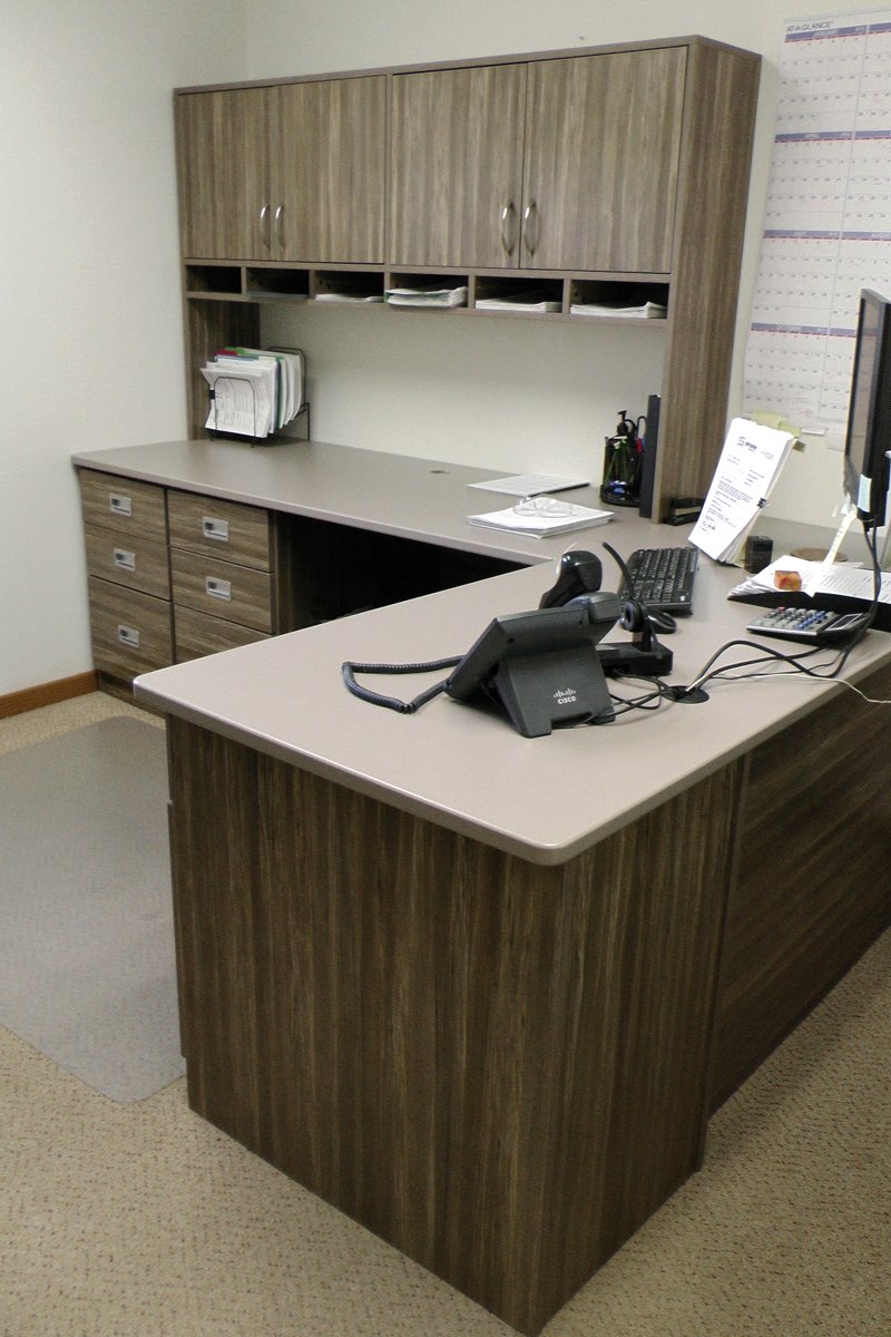 stratisind's tweet photo. Another exciting new product... this stylishly designed deluxe #desksystem is made for storage! Featuring cabinets, cubbys and drawers in one of our new color choices and a large work surface. #officefurniture #furniture https://t.co/HxpW8THYgc https://t.co/TdLkOVVMgr