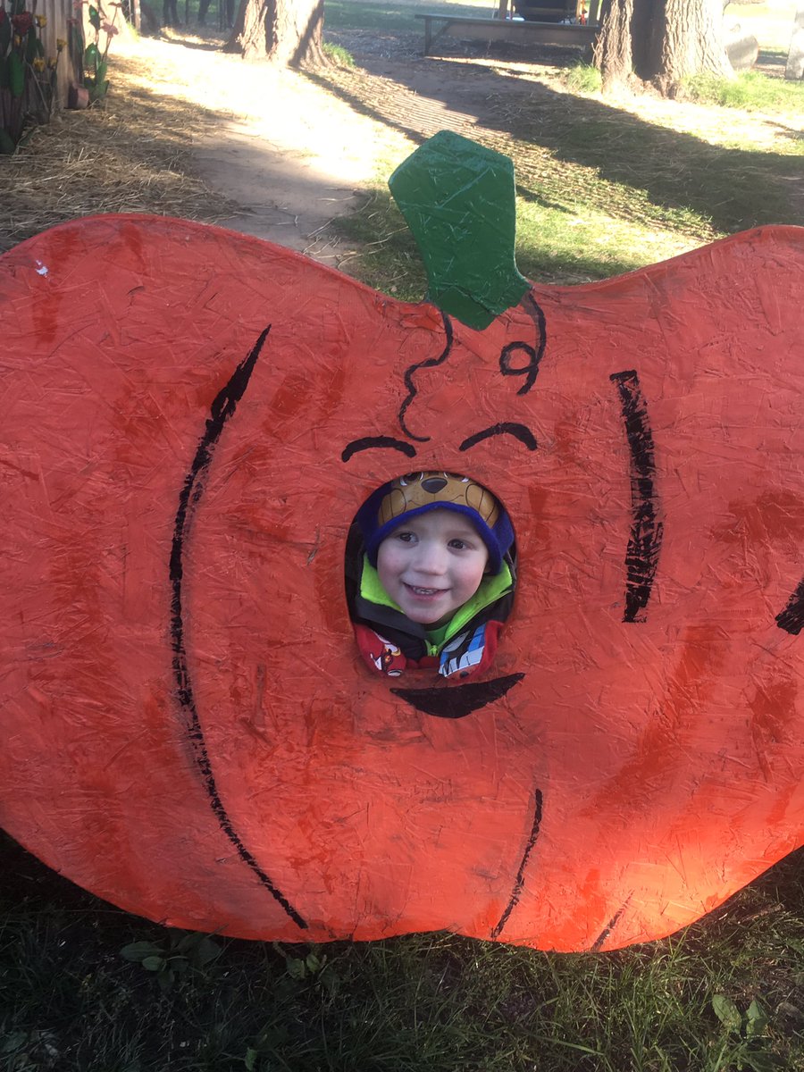 dunbarbabies's tweet photo. It’s that’s time of year- here we come, pumpkin patch! #Halloween2018 #autumnishere #pumpkinpatch #heartlandfarms #iowafun https://t.co/jZsmNexl6Z
