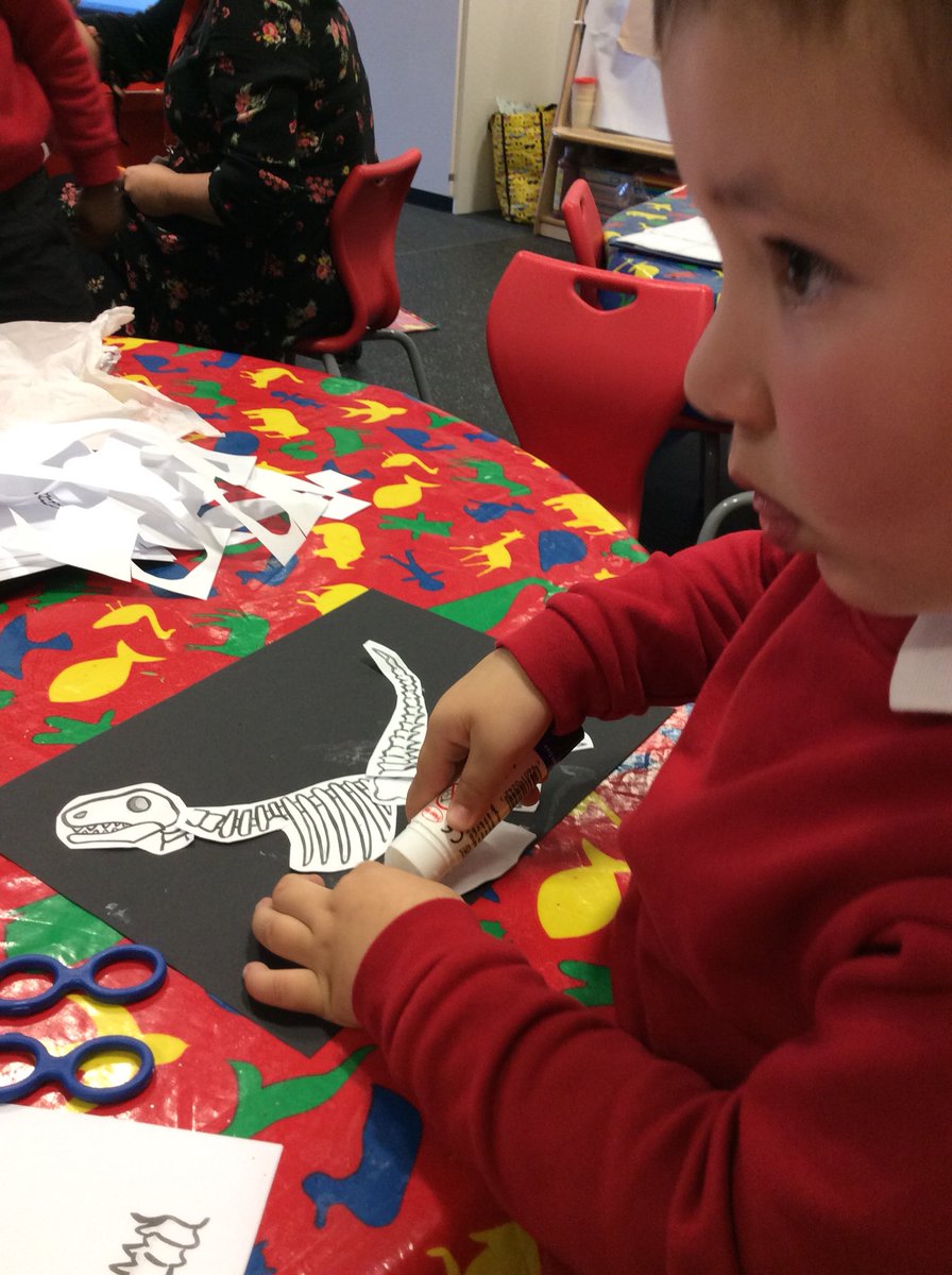 bartonmichelle1's tweet photo. We have been making dinosaur skeletons#lots of bones @NewParkPrimary https://t.co/kzzLDI4BVI