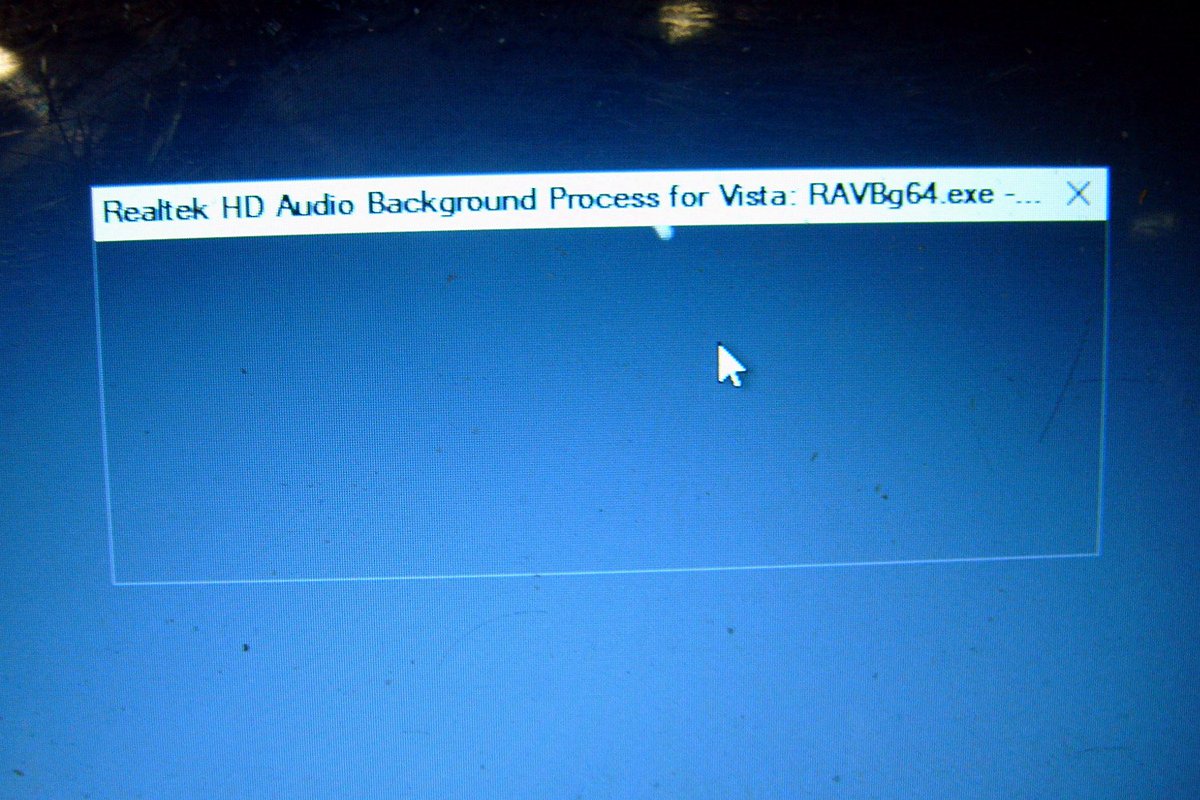 sqwabb's tweet image. &quot;Vista? Wait! What?&quot; 

Due to reports of the #windows10octoberupdate deleting data, I forestalled #Windows10 updates thru trickery as long as possible. And with update after that munging users&apos; audio, I was duly alarmed by this screen during my laptop&apos;s long update yesterday.
