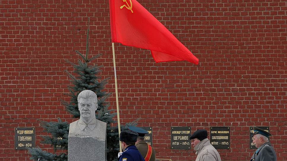 Сталин оон. Могила Сталина в Грузии. Профессор к Сталин. Сталин в Грузии. Каспий, улица Сталина Грузия..