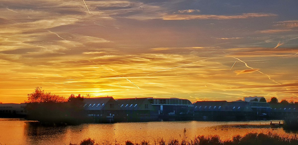 mdelee71's tweet photo. Good evening Ypenburg.
.
.
#ypenburg #citylife #city #cityscapes #cityscape #sunrise #sunrises #sunsets #sunset #orangesky #instamoment #instagramers #l4l #landscape #landscapephotography #instagram #blue #bluesky #snapseed #samsungs9 #nice #sky https://t.co/mo5l36XTGS