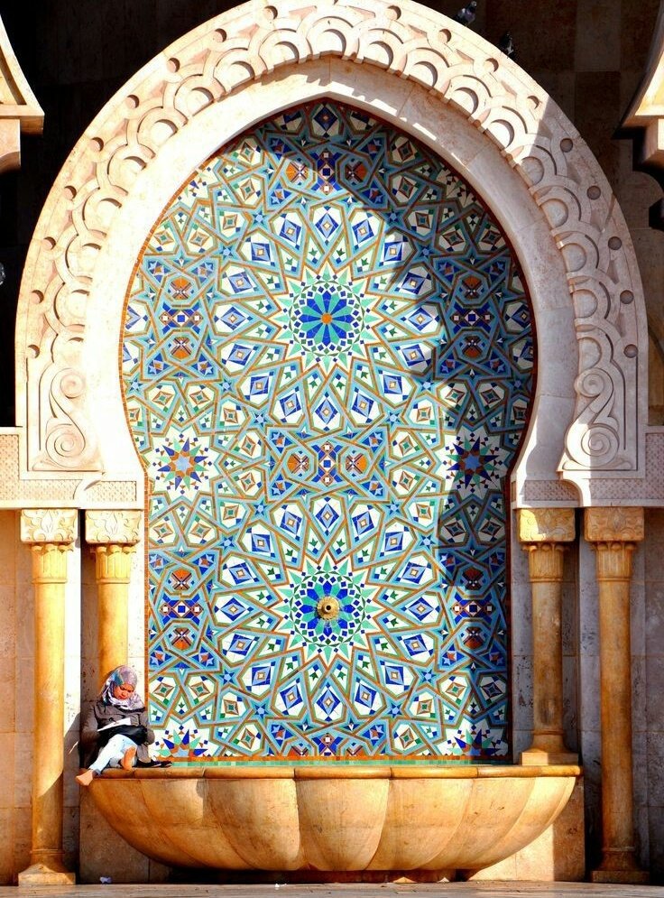 Mihrab ru. Арабеска Марокко. Архитектура Ислама Арабески. Арабеска Исламская архитектура. Арабески Исламское искусство.