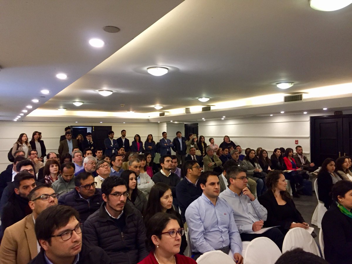 Dr_LCastillo's tweet photo. En el marco del Plan Nacional de Inversiones 18-22, que es el más ambicioso en la historia de la salud pública de Chile, estuvimos en la 1era Jornada de Evaluación Metodológica de Estudios Preinversionales Hospitalarios, junto a más de 120 profesionales de todos los SS del país. https://t.co/xo4bJAcRT1