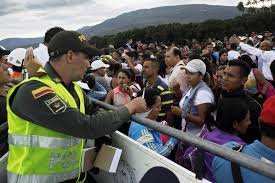 charlieth2's tweet photo. Buena suerte a nuestros hermanos inmigrantes, Que DIOS le bendiga en sus largos caminares y que la xenofobia no les agobie, son rutinas pasajeras no pierdan sus sueños de vivir un mejor futuro . https://t.co/xO7ZiF14hD
