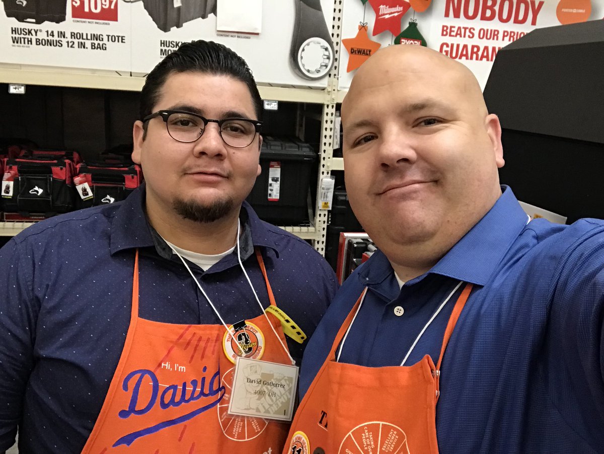 Look who I found at the D-25 MVP Walk at 4018 this morning! Best D28 DS out there and proud of his Dodgers rolling in the post season. David rocks! <a href="/RobertGannuscio/">Robert Gannuscio</a> <a href="/RQuotecenter/">randi quotecenter</a> <a href="/MitchWatsonHD/">Mitch Watson</a> <a href="/JasonRa13614730/">Jason Randall</a>