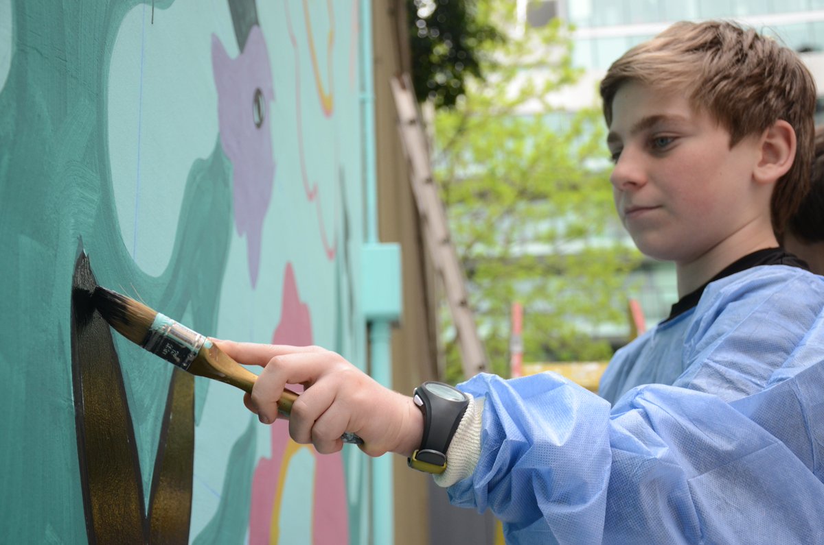 ORTArgentina's tweet photo. #ArteORT

Todos los estudiantes de 1er. año participaron pintando la obra de 11 metros de ancho por 3,50 metros de alto. 

¡No te pierdas las imágenes! https://t.co/ccICFlilYw